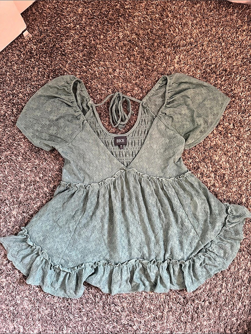 BKE Women’s Floral Blouse Size Medium